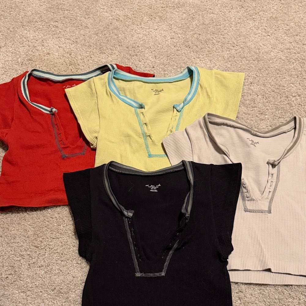 Go For Gold Urban Oufitter’s 4 pack tops (XS)